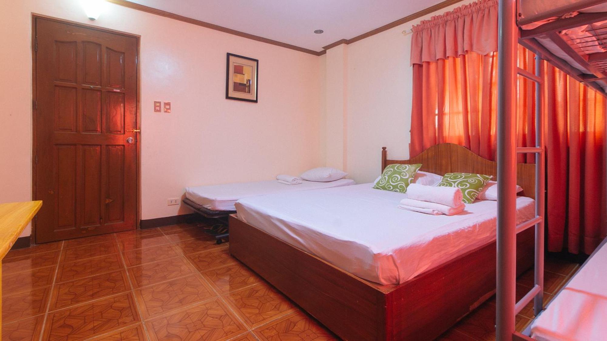Lauriens Hotel Tagaytay Tagaytay City Exterior foto